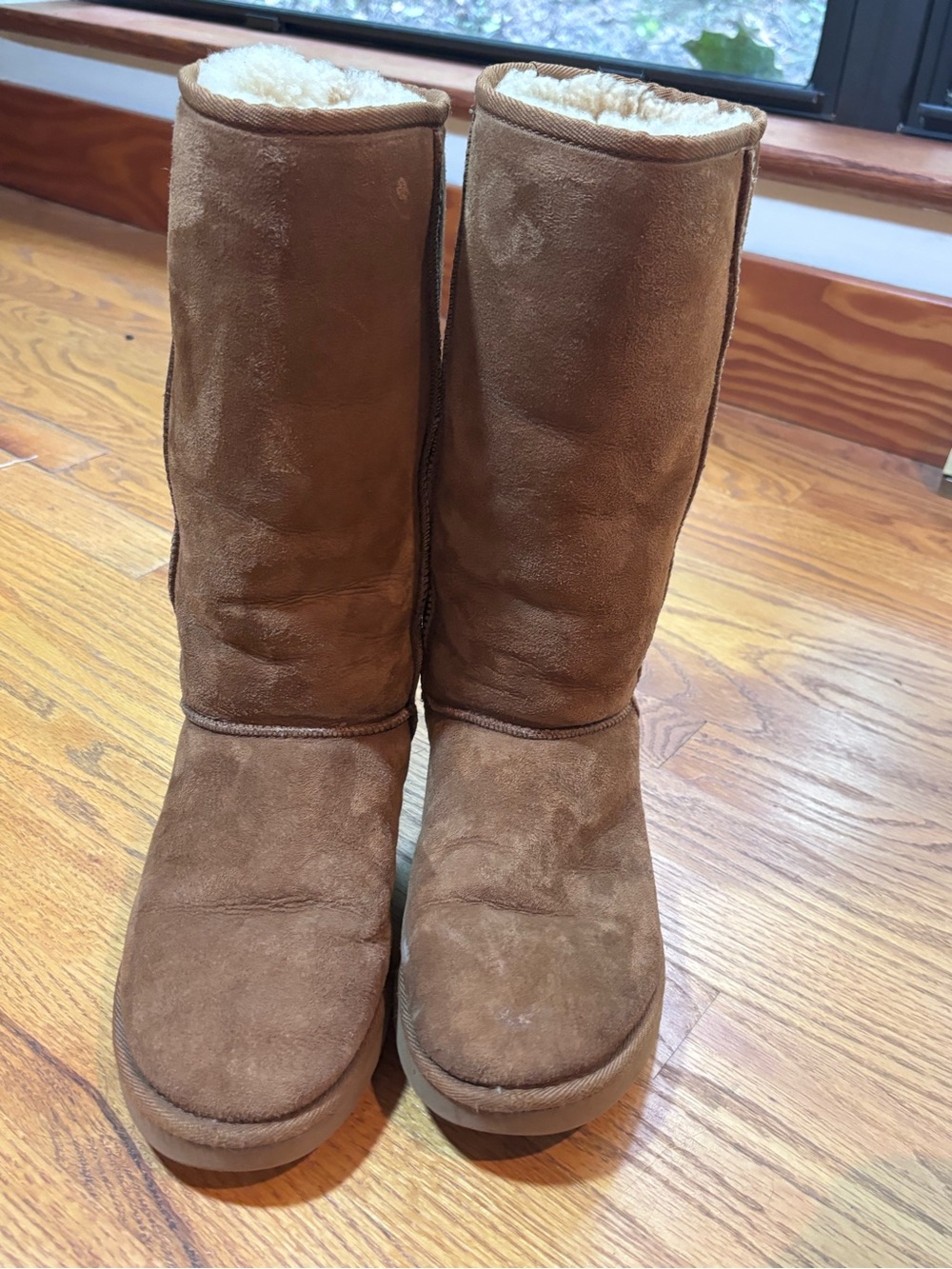 UGG Classic Tall Brown Suede Boots Sz 10 Cozy Après Ski Winter